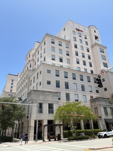 132-180 Aragon Ave, Coral Gables, FL for lease - Building Photo - Image 2 of 16