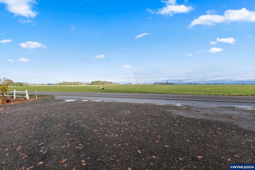 30274 Peoria Rd, Shedd, OR à vendre - Photo du bâtiment - Image 2 de 9