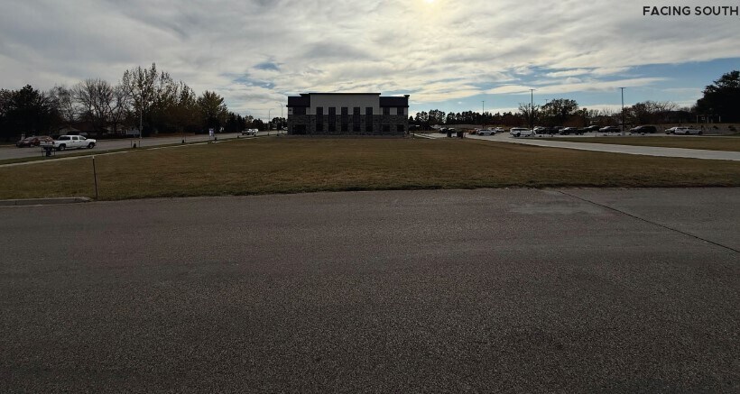 107 Buckskin Ave, Bismarck, ND à vendre - Photo du bâtiment - Image 3 de 5