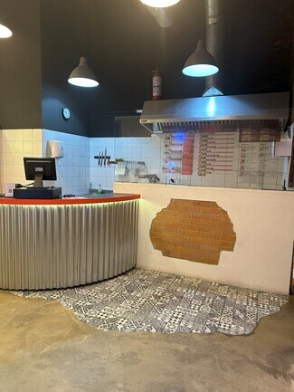 Plus de détails pour Commerce de détail à louer