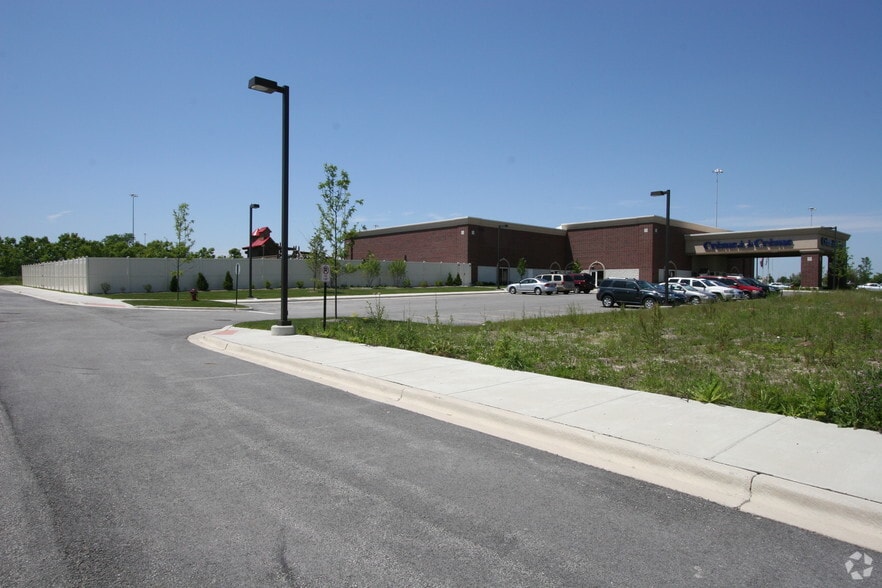 724 N Center Blvd, Romeoville, IL à louer - Photo principale - Image 2 de 2