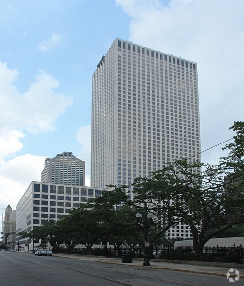 701 Poydras St, New Orleans, LA à louer - Photo du bâtiment - Image 3 de 11