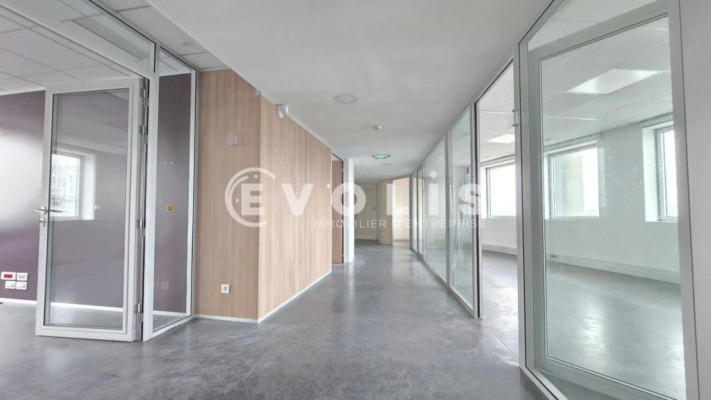 Office in Ivry-sur-Seine for lease Building Photo- Image 1 of 5