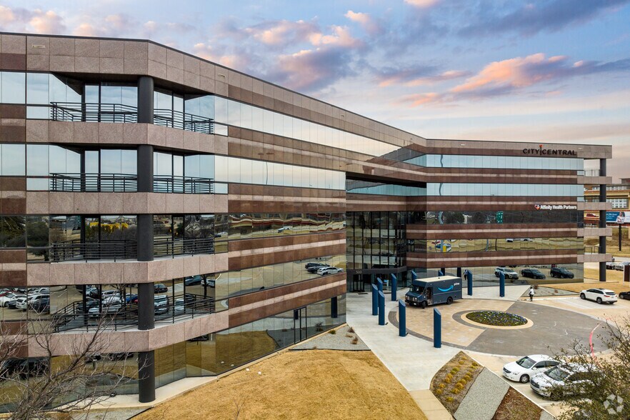 500 N Central Expy, Plano, TX à louer - Photo du bâtiment - Image 2 de 29