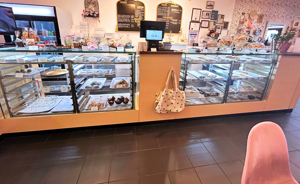 9404-9412 137 Ave NW, Edmonton, AB for sale - Building Photo - Image 3 of 16