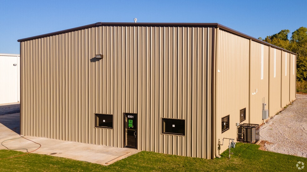 8301 SW 23rd Pl, Oklahoma City, OK for lease - Building Photo - Image 2 of 10