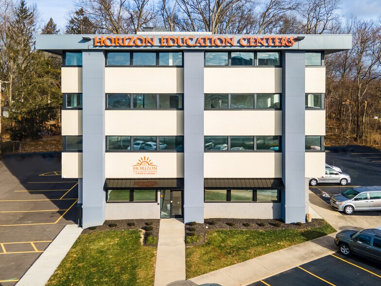 25300 Lorain Rd, North Olmsted, OH à louer - Photo du bâtiment - Image 2 de 47