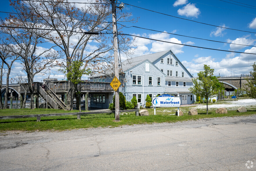 28 Water St, East Providence, RI à vendre - Photo du bâtiment - Image 2 de 42