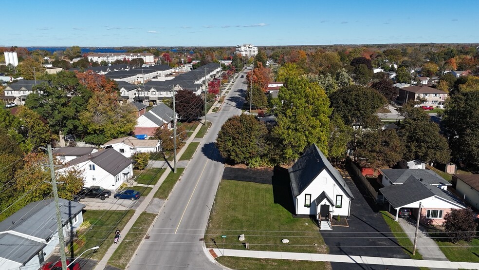 364 Regent St, Orillia, ON à vendre - Photo du bâtiment - Image 3 de 25