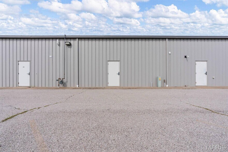 212 Immanuel Ave, New Haven, MO à vendre - Photo du bâtiment - Image 2 de 13