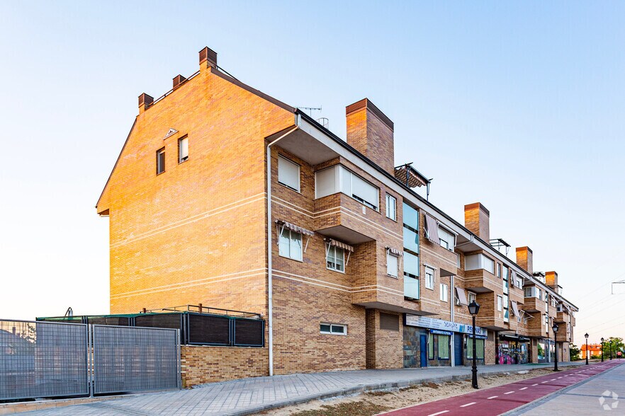 Commerce de détail dans Arroyomolinos, Madrid à louer - Photo du bâtiment - Image 2 de 2