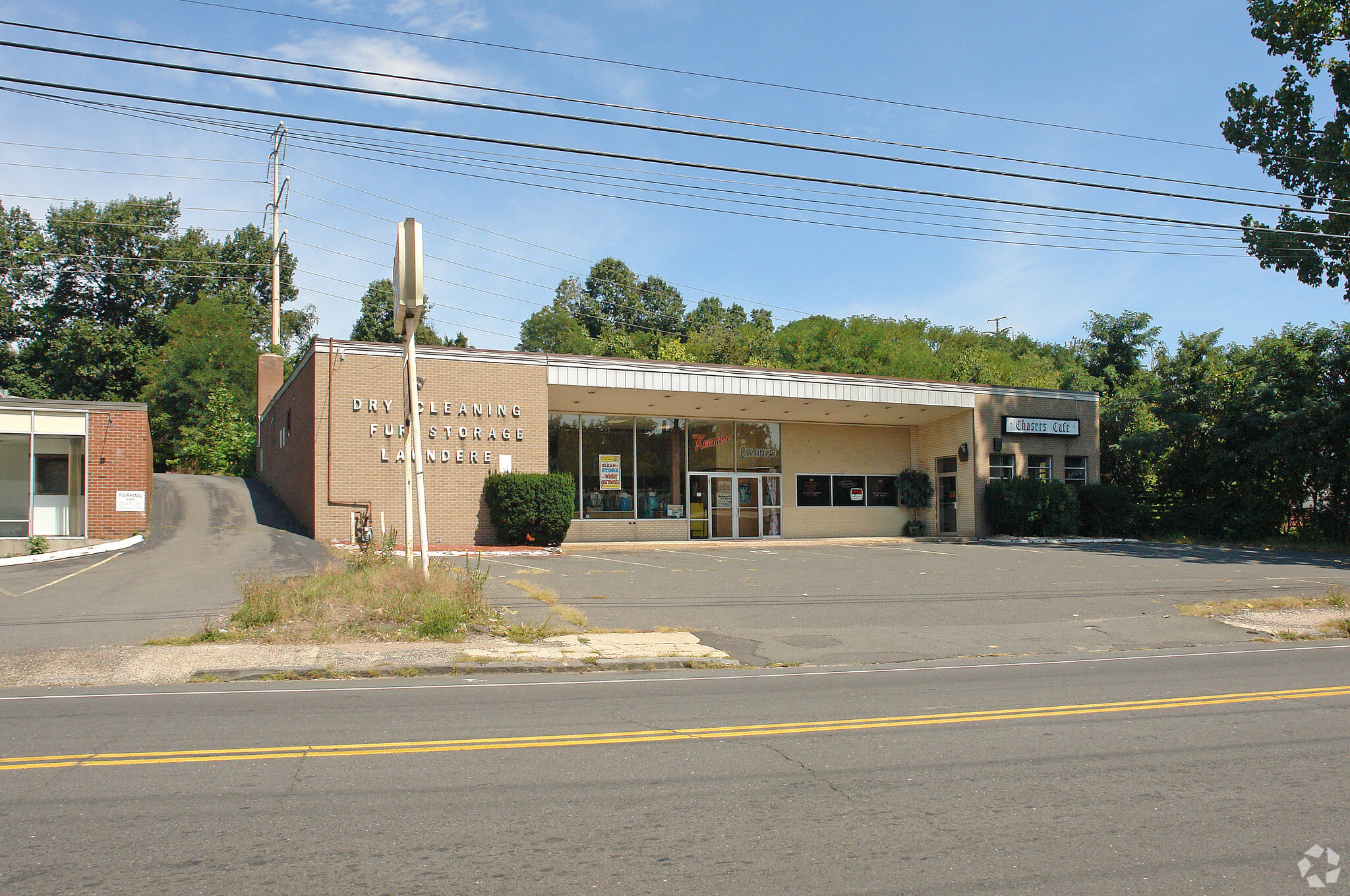 211 Riverside Ave, Bristol, CT à vendre Photo principale- Image 1 de 1