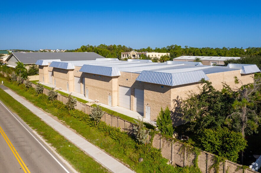 3558 Plover Ave, Naples, FL à louer - Photo du bâtiment - Image 2 de 4