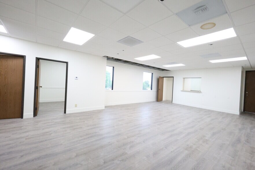 1801 W Romneya Dr, Anaheim, CA à louer - Photo du bâtiment - Image 3 de 69