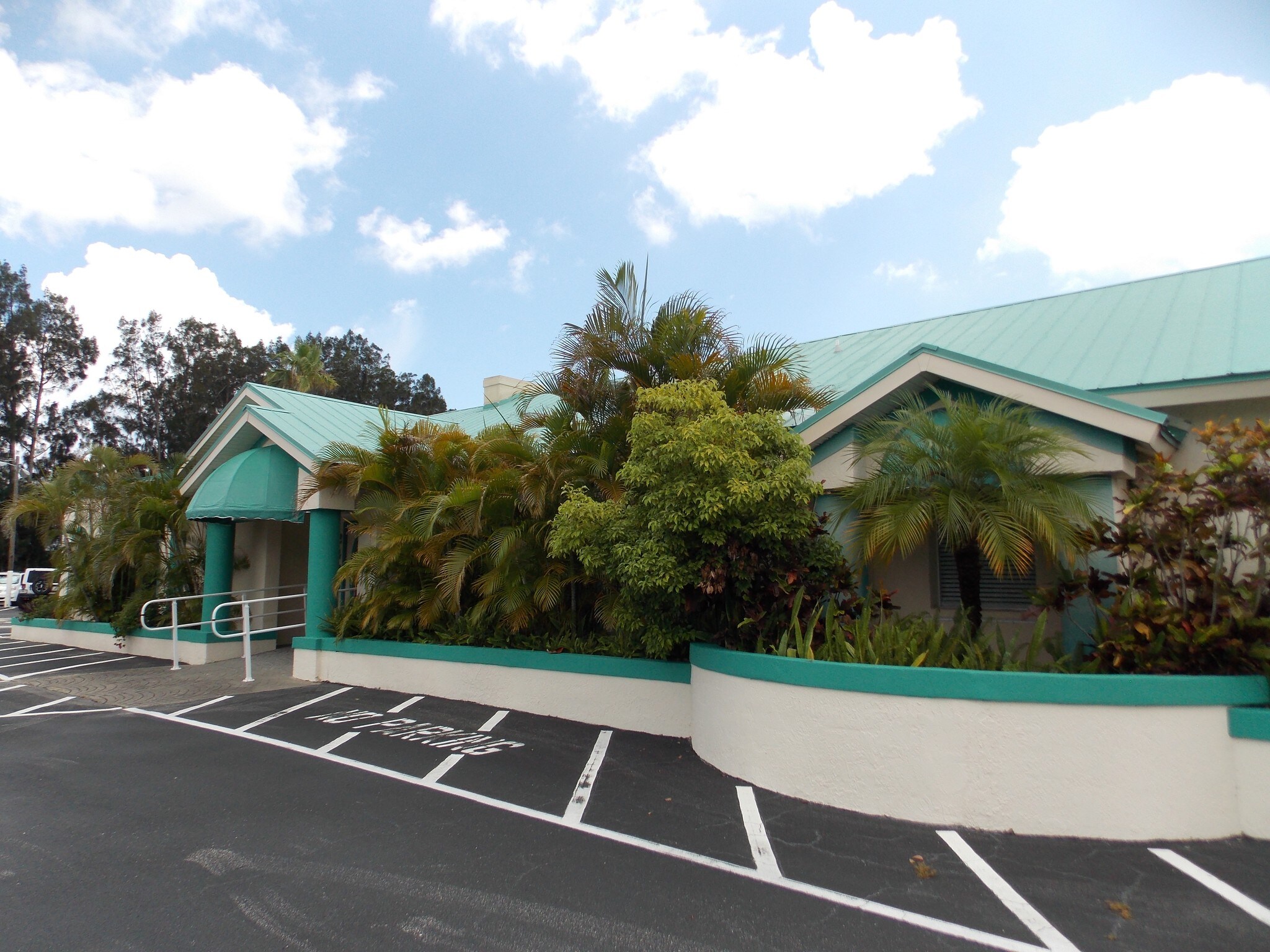 2425 Pineapple Ave, Melbourne, FL à louer Photo principale- Image 1 de 11