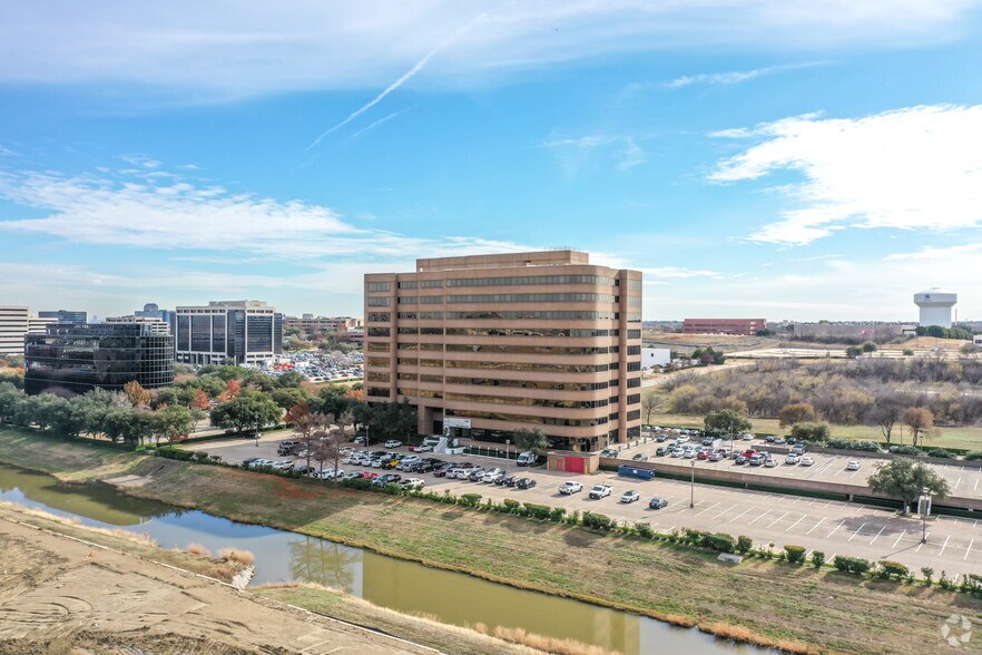 1431 Greenway Dr, Irving, TX à louer - Photo du bâtiment - Image 3 de 19