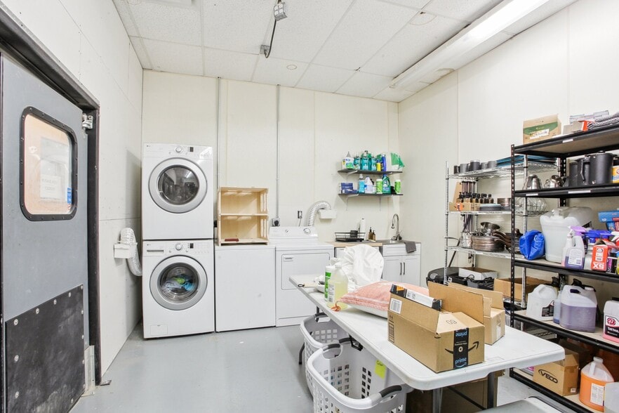 711 S Bowen St, Longmont, CO for lease - Building Photo - Image 3 of 21