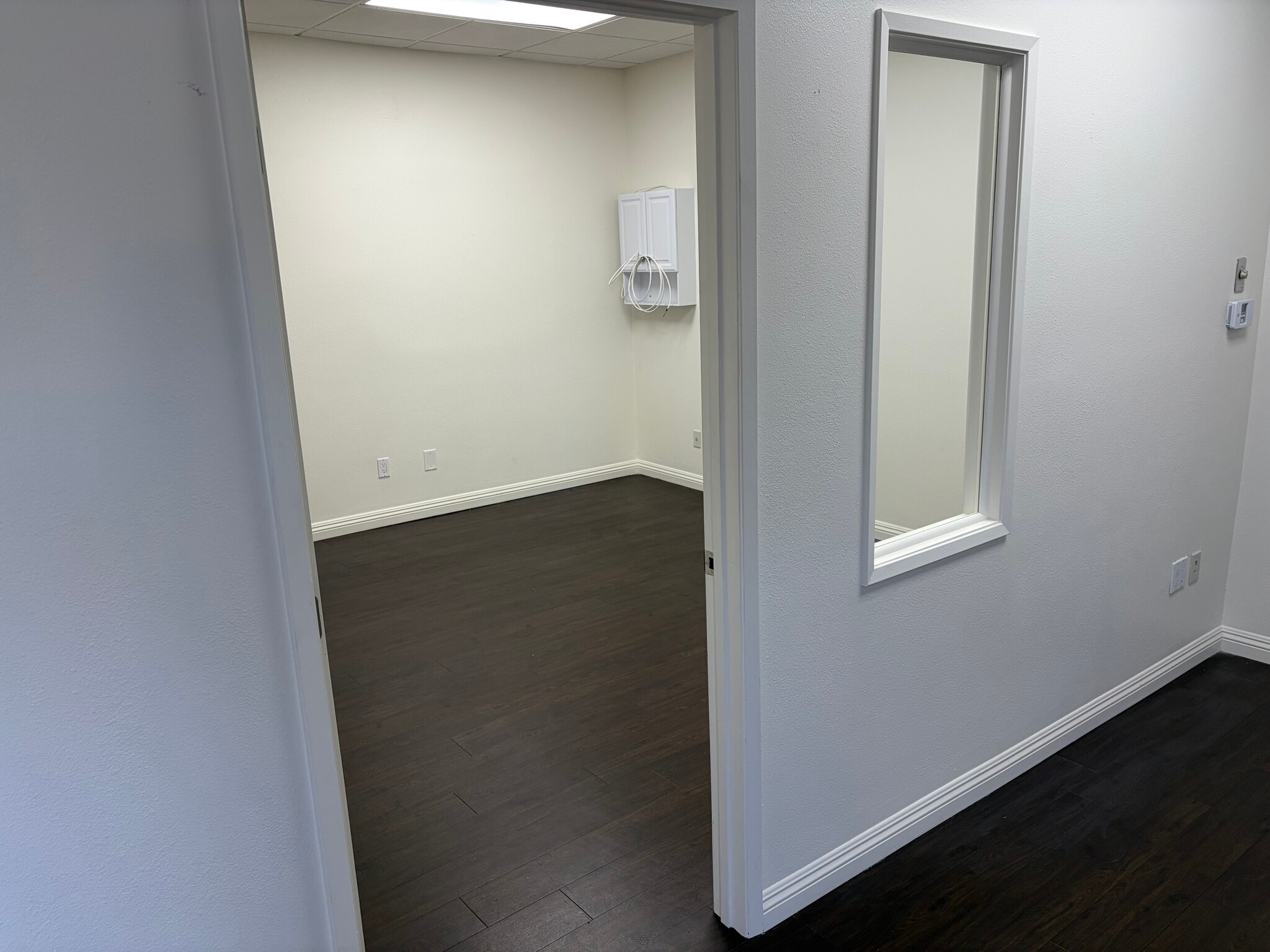 1525 Mesa Verde Dr E, Costa Mesa, CA for lease Interior Photo- Image 1 of 5