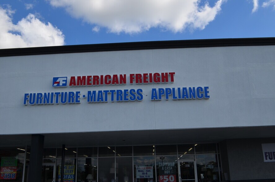 671 N Broad St, Brooksville, FL à louer - Photo du bâtiment - Image 3 de 6