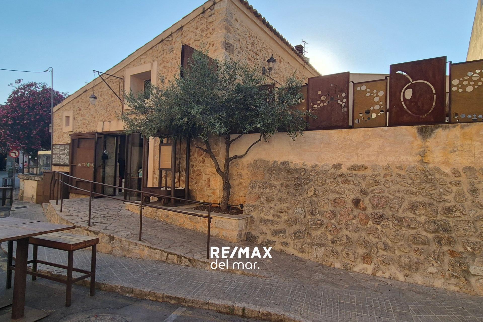 Retail in Alaró, Islas Baleares for lease Primary Photo- Image 1 of 40