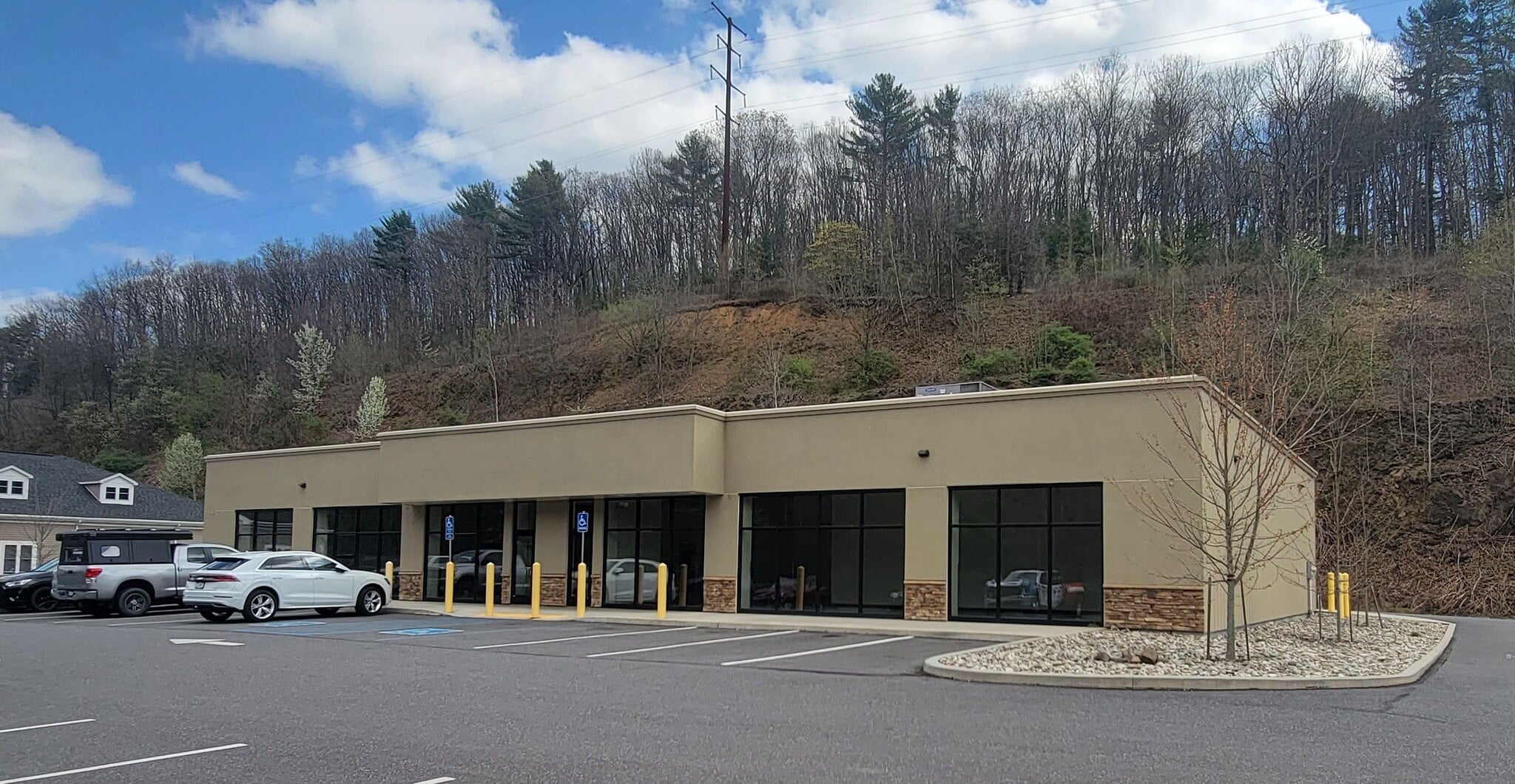 850 Gordon Nagle Trl, Pottsville, PA for lease Primary Photo- Image 1 of 9