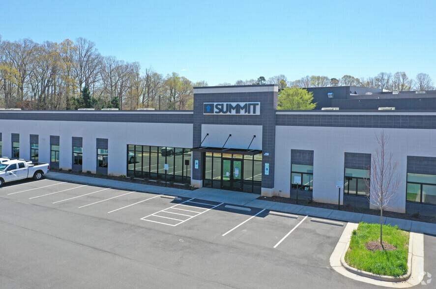 360 Executive Ct, Hillsborough, NC for lease - Building Photo - Image 1 of 4