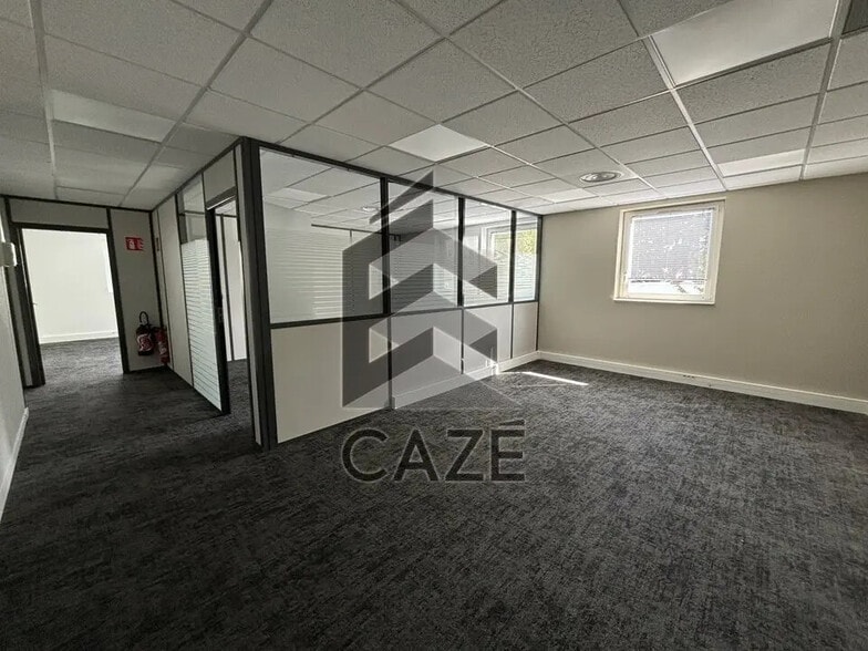 Office in Mérignac for lease - Interior Photo - Image 2 of 7