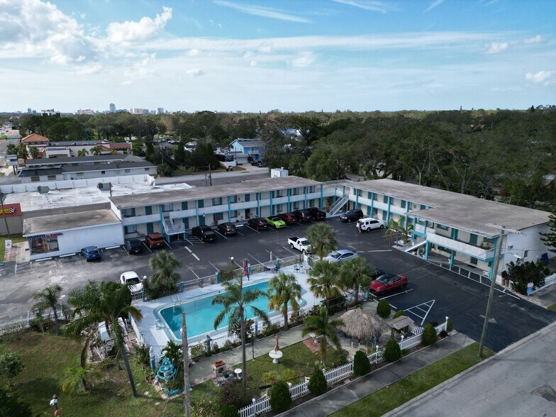 1630 Gulf To Bay Blvd, Clearwater, FL à vendre - Photo du b timent - Image 3 de 9