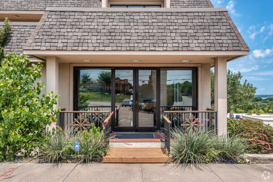 2504 Ridge Rd, Rockwall, TX à louer - Photo du bâtiment - Image 2 de 5