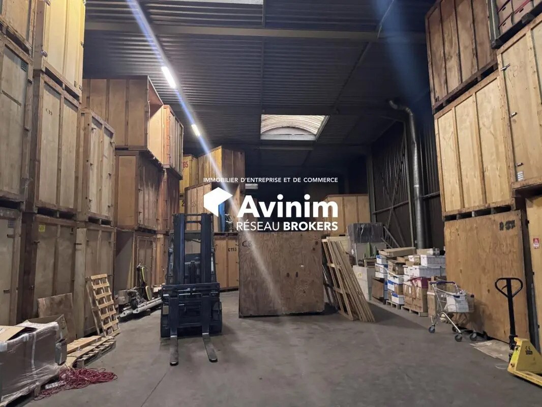 Industrial in Montreuil for lease Primary Photo- Image 1 of 7