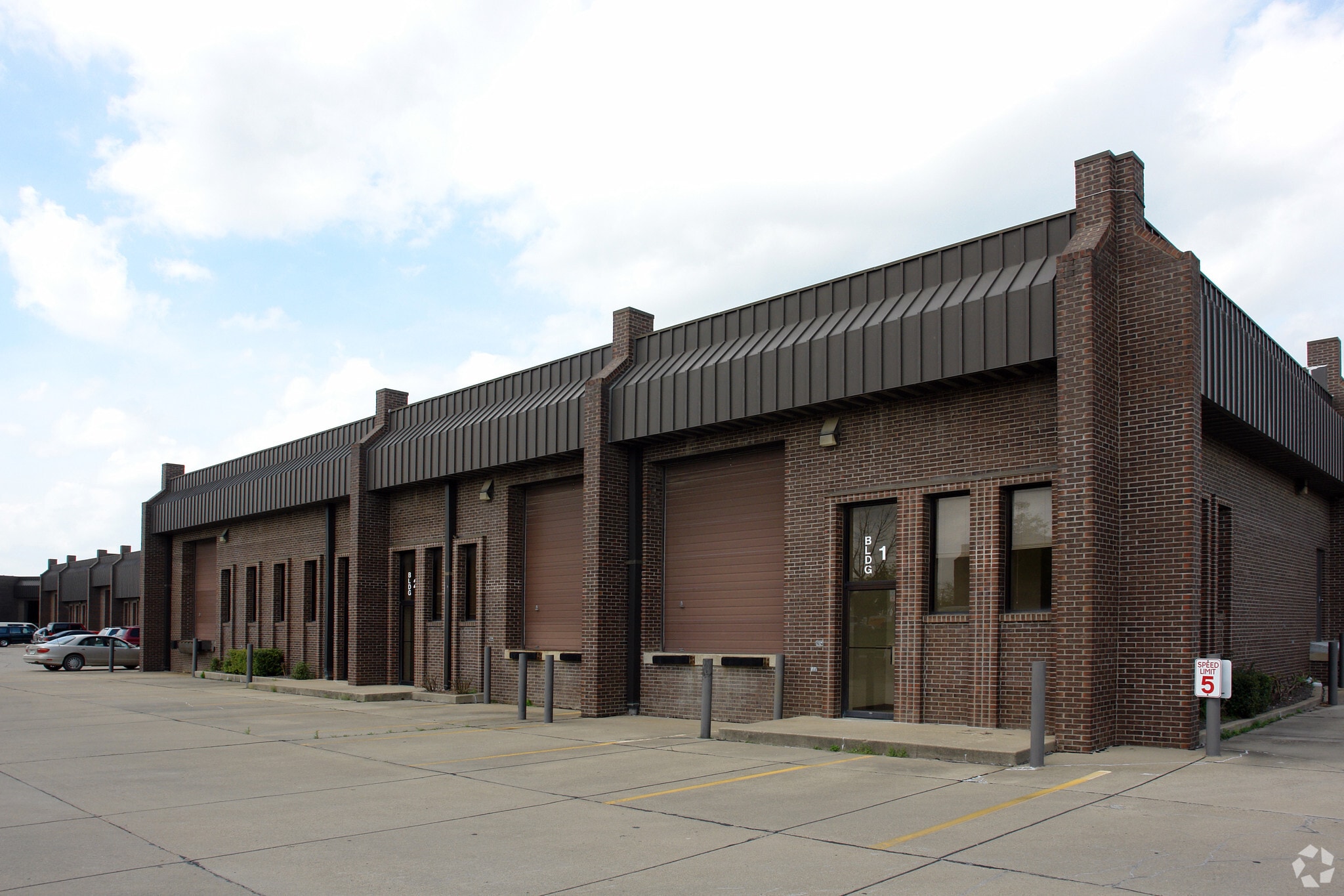 6050 Wedeking Ave, Evansville, IN for lease Primary Photo- Image 1 of 29