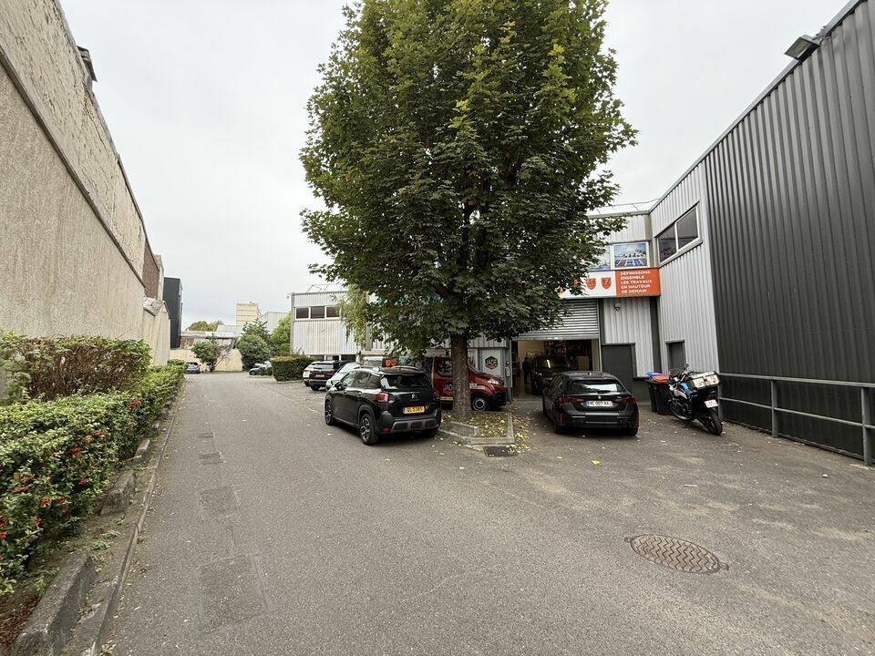 Flex in Aubervilliers for lease Building Photo- Image 1 of 8