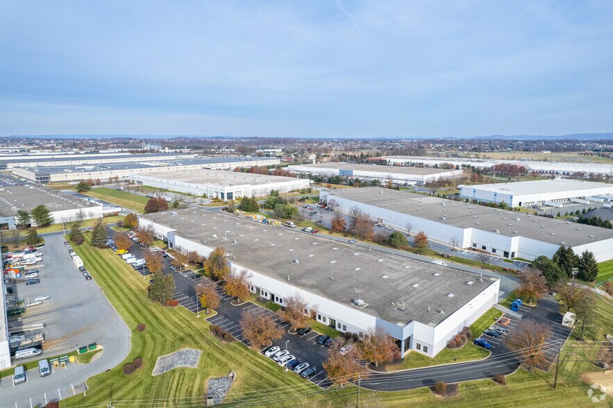 7566 Morris Ct, Allentown, PA à louer - Aérien - Image 2 de 9