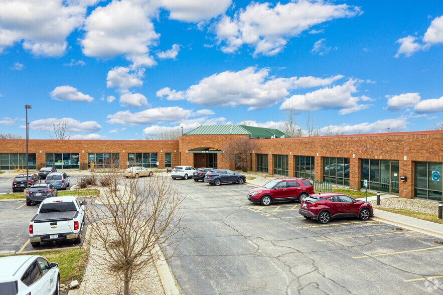 2820 Walton Commons W, Madison, WI à louer - Photo du bâtiment - Image 3 de 8