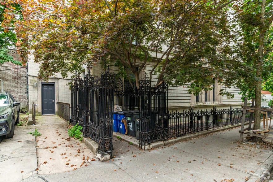 121 8th Ave, Brooklyn, NY for lease - Building Photo - Image 3 of 4