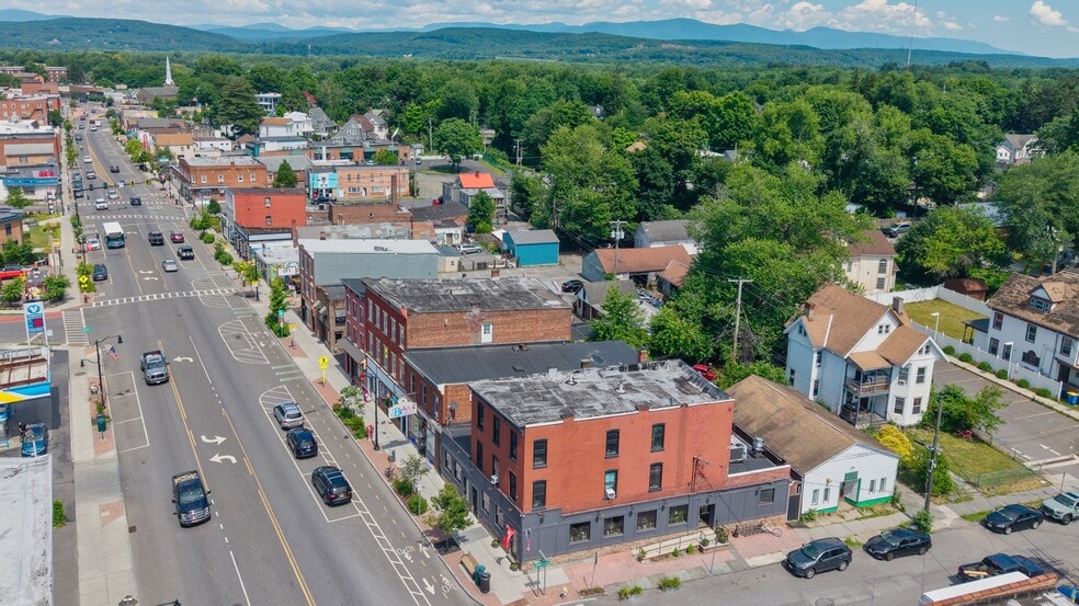 666 Broadway, Kingston, NY à vendre - Photo du bâtiment - Image 2 de 52
