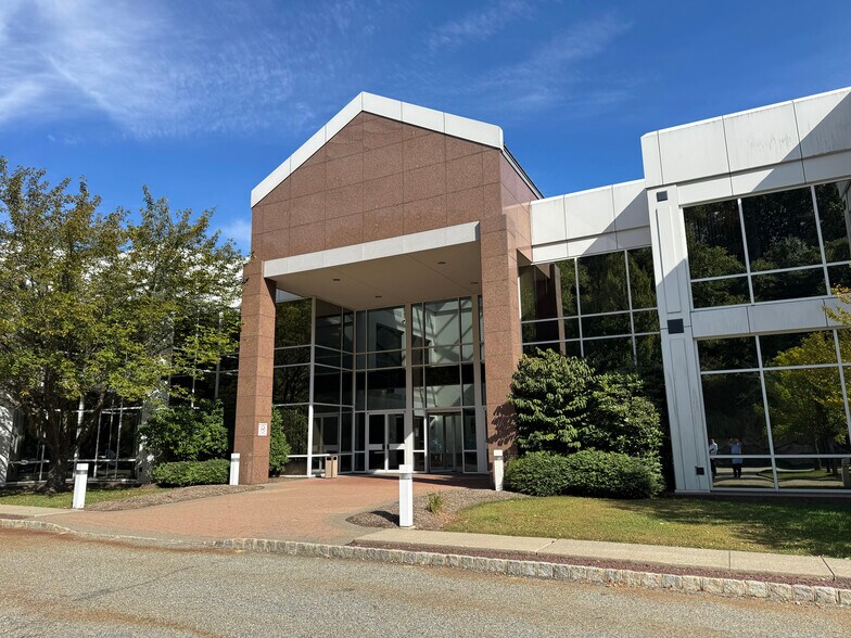 400 Valley Rd, Mount Arlington, NJ à louer - Photo du bâtiment - Image 3 de 10