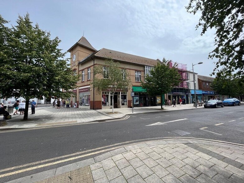 68A-70A Pier Ave, Clacton On Sea à louer - Photo du bâtiment - Image 3 de 6