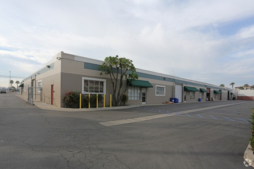 8475 Artesia Blvd, Buena Park, CA à louer - Photo du bâtiment - Image 3 de 4