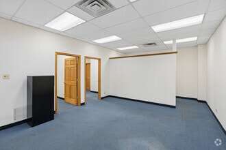 4425 W 63rd St, Chicago, IL for lease Interior Photo- Image 1 of 3