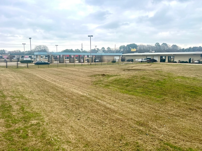 879 Bert Kouns Industrial Loop, Shreveport, LA for sale - Building Photo - Image 2 of 3