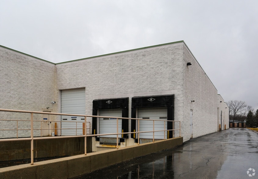 11214-11250 W Lapham St, West Allis, WI for lease - Building Photo - Image 3 of 8
