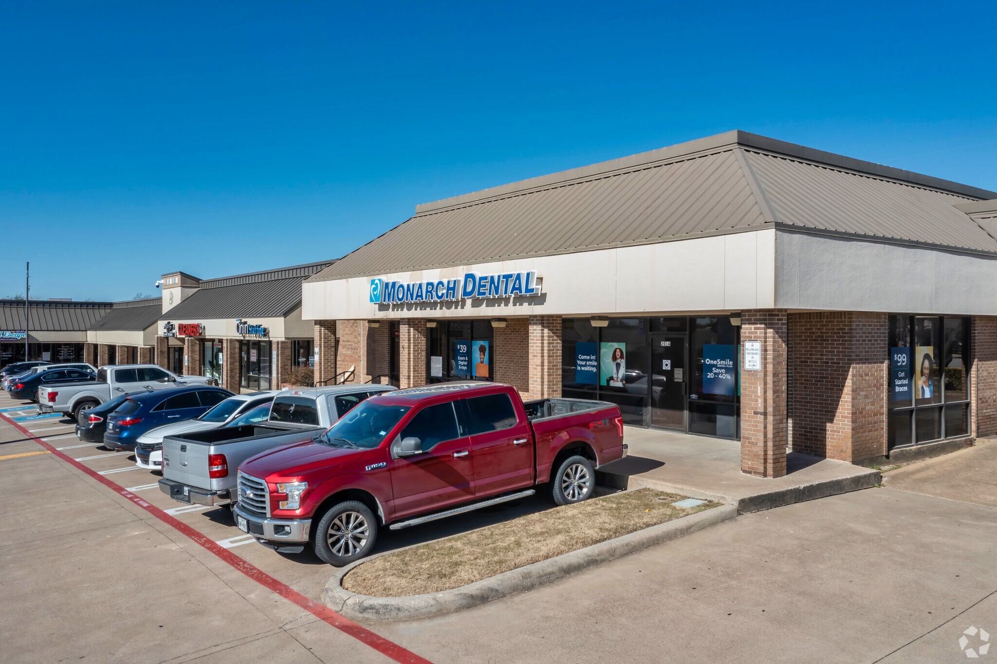 201-331 S Cedar Ridge Dr, Duncanville, TX for lease Building Photo- Image 1 of 9