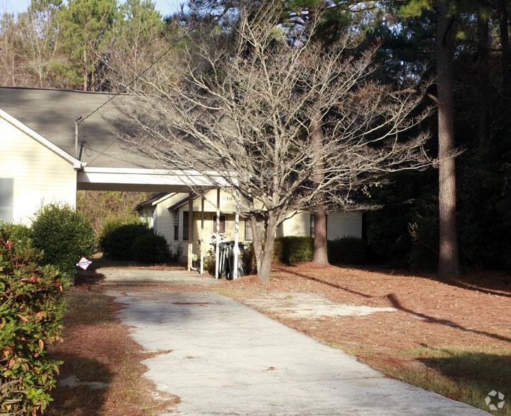 816 N Cedar St, Summerville, SC à vendre - Photo du bâtiment - Image 2 de 2