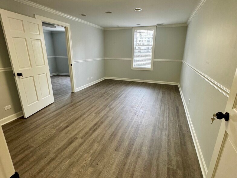 1624 W Colonial Pky, Palatine, IL à louer - Photo du bâtiment - Image 3 de 8