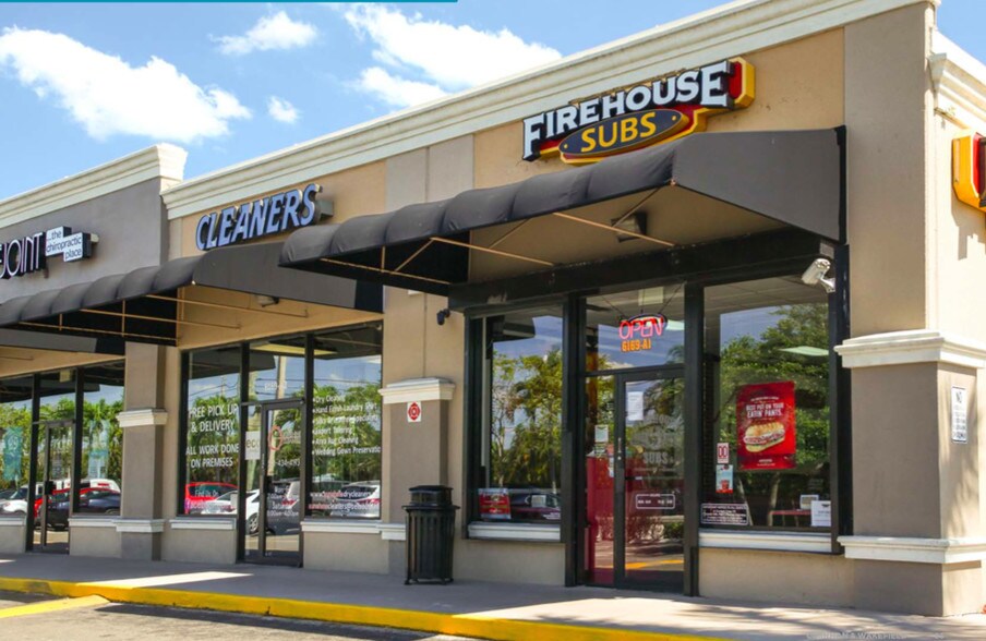 6169-6185 Jog Rd, Lake Worth, FL à louer - Photo du bâtiment - Image 3 de 20