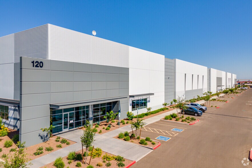 120 N 83rd Ave, Tolleson, AZ à louer - Photo du bâtiment - Image 1 de 8