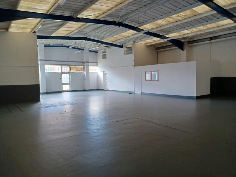 17-35 Loverock Rd, Reading for lease - Building Photo - Image 2 of 5