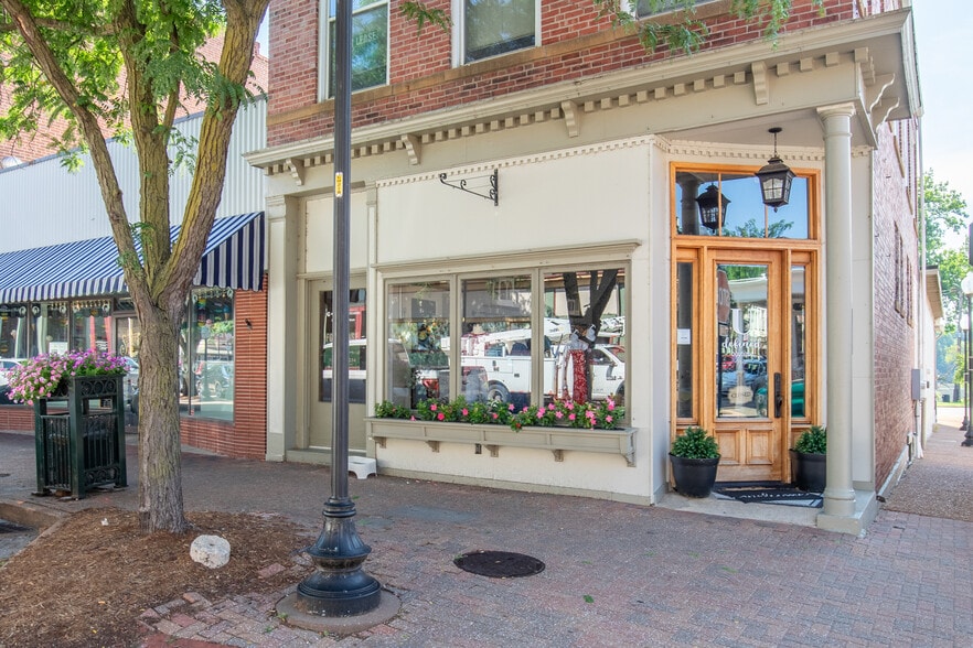 300 N Main St, Saint Charles, MO for lease - Building Photo - Image 2 of 4
