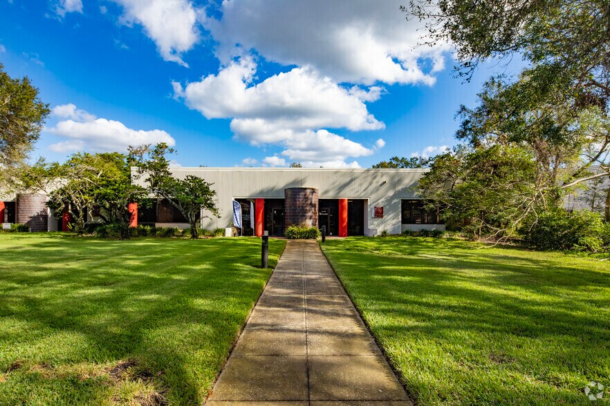 1209 Tech Blvd, Tampa, FL à louer - Photo du bâtiment - Image 3 de 3